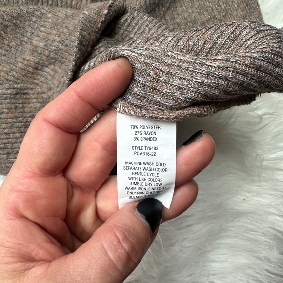 Forever 21 • Cozy Ribbed Crop Sweater Tee • Mocha • Medium - Picture 4 of 5